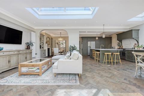 5 bedroom house to rent, The Green Walk, London E4