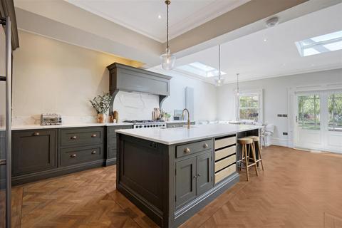 5 bedroom house to rent, The Green Walk, London E4