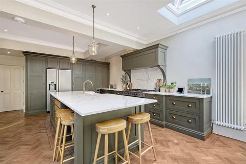 5 bedroom house to rent, The Green Walk, London E4
