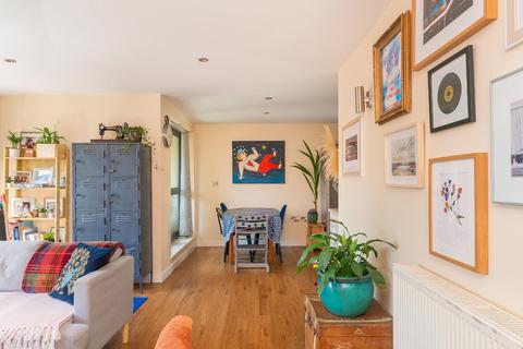 3 bedroom flat for sale, City Space, Barton Vale