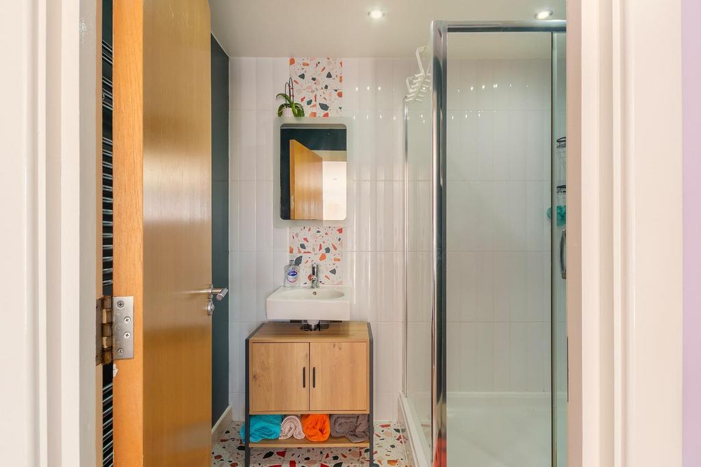 0 C6 SBV - Ensuite A.jpg