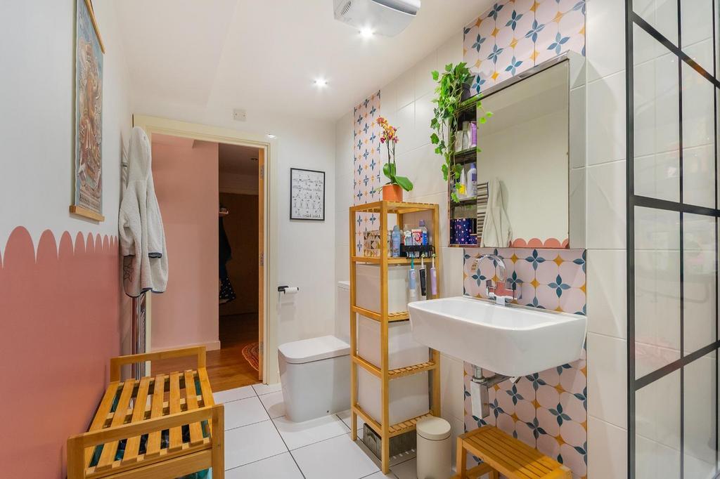 0 C6 SBV - Bathroom A.jpg