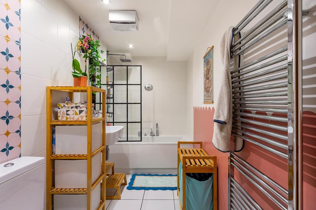 0 C6 SBV - Bathroom C.jpg