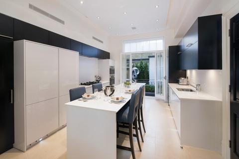 4 bedroom apartment to rent, Charles Street, London, W1J 5