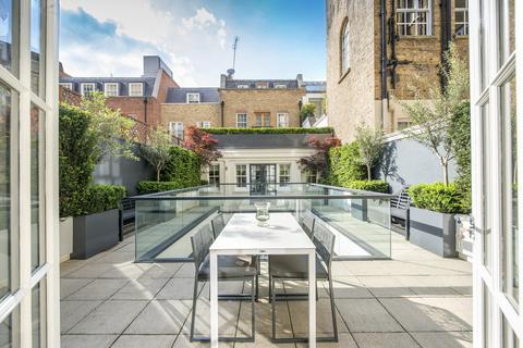 4 bedroom apartment to rent, Charles Street, London, W1J 5