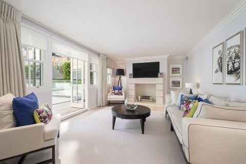 4 bedroom apartment to rent, Charles Street, London, W1J 5