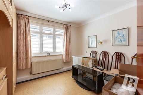 2 bedroom detached bungalow for sale, Guernsey Gardens, Wickford, Essex, SS11