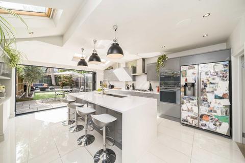 4 bedroom terraced house for sale, Hydethorpe Road, London SW12