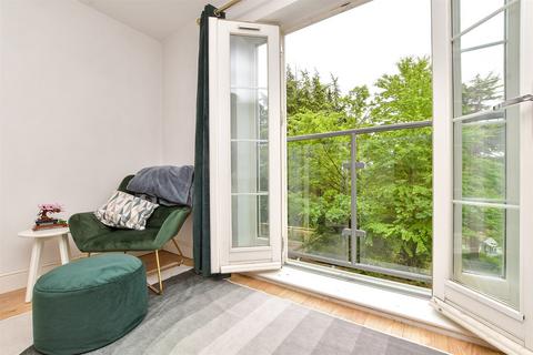 2 bedroom ground floor flat for sale, Russell Hill, Purley, Surrey