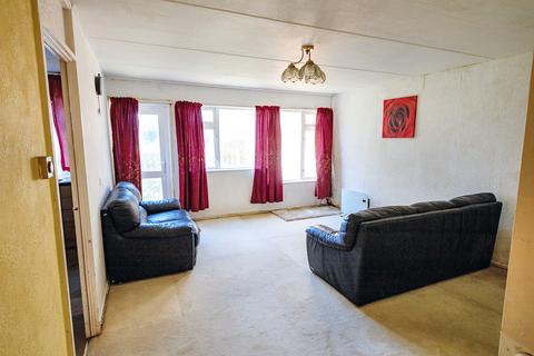 89 Columbia Close, Gloucester, GL1 3DQ