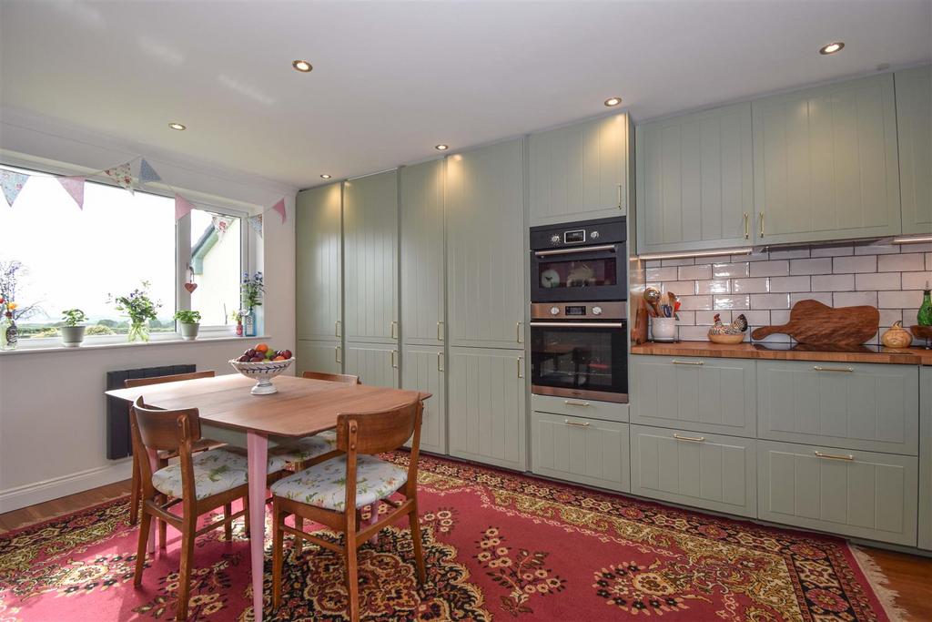 Deva Dining Kitchen c.jpg