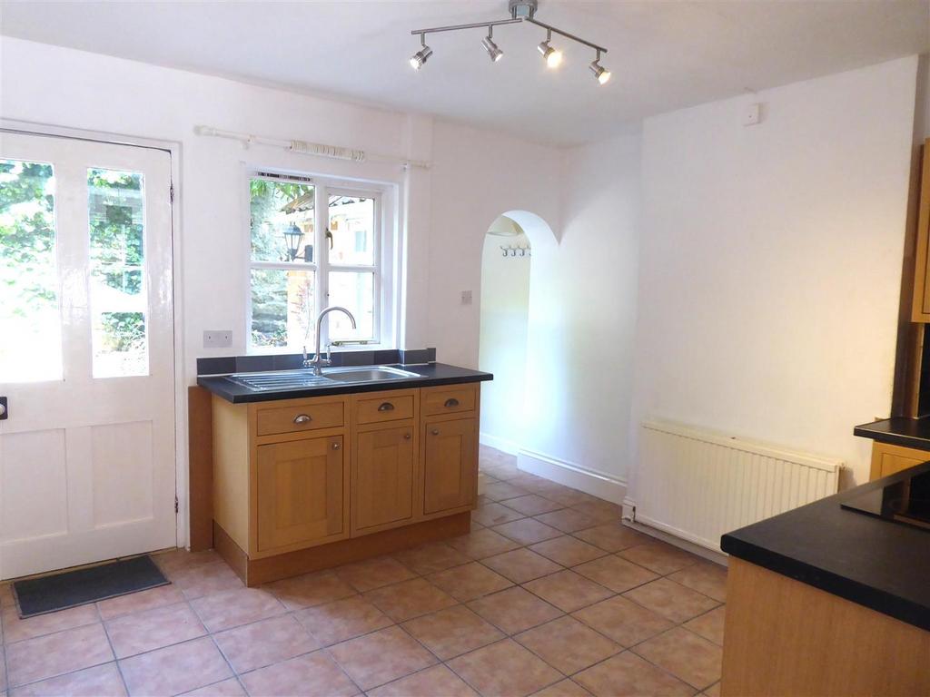 Kitchen 1.JPG