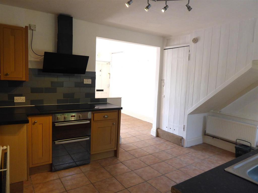 Kitchen 3.JPG