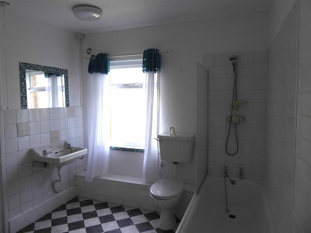 Bathroom 2.JPG