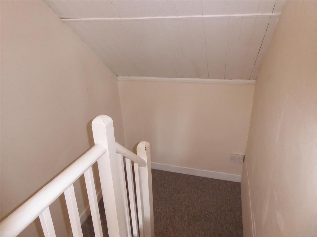 Landing 2nd floor.JPG