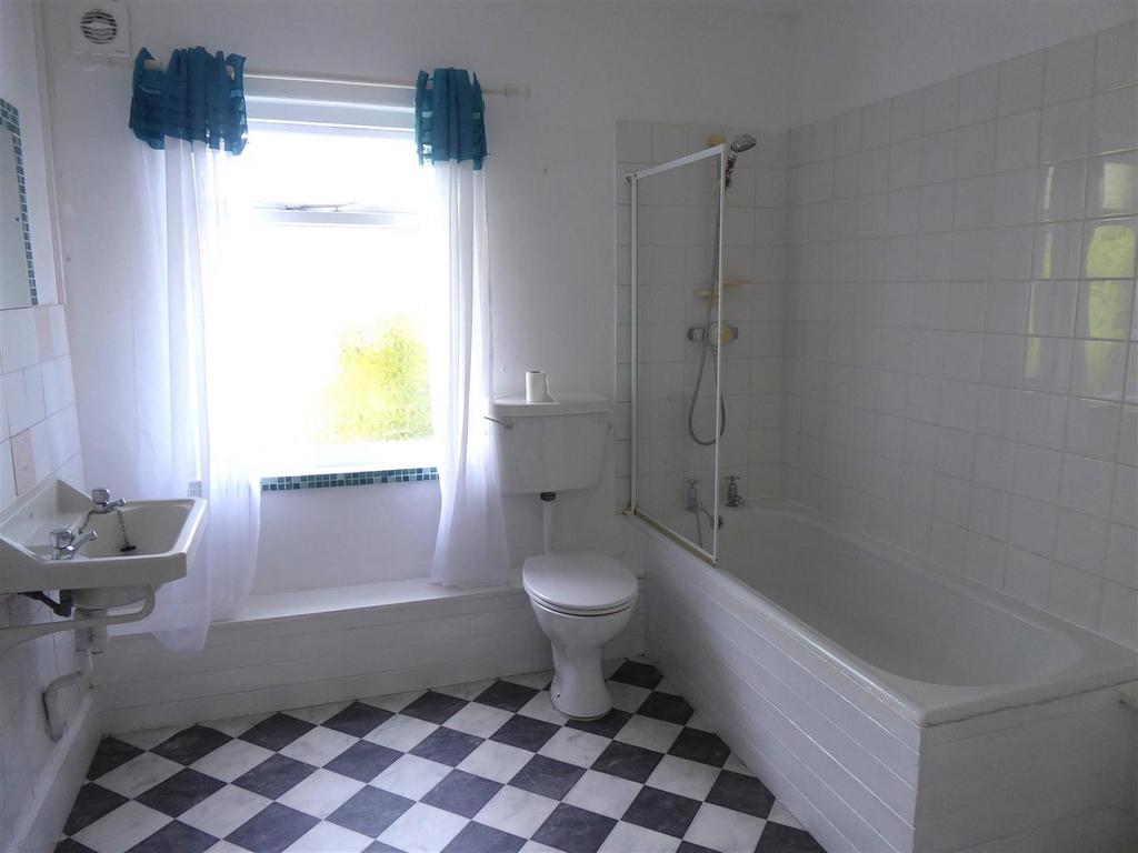 Bathroom 1.JPG