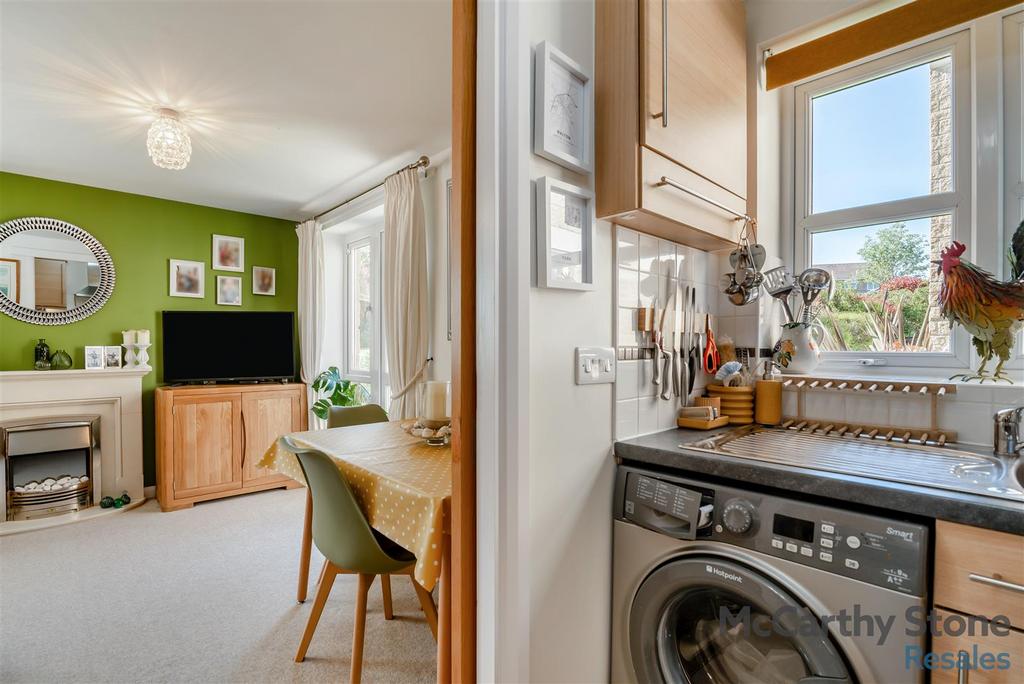 8646785-interior05.jpg