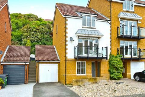 37 Alexandra Corniche, Hythe, CT21 5RW