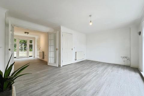 37 Alexandra Corniche, Hythe, CT21 5RW