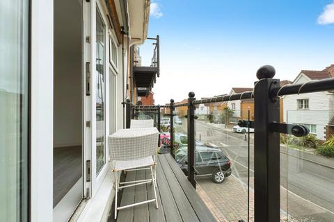 37 Alexandra Corniche, Hythe, CT21 5RW