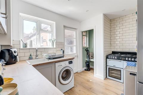 2 bedroom flat for sale, Walders Road, Rustington, Littlehampton, West Sussex, BN16