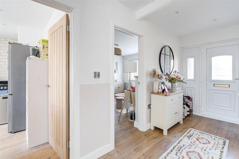 2 bedroom flat for sale, Walders Road, Rustington, Littlehampton, West Sussex, BN16