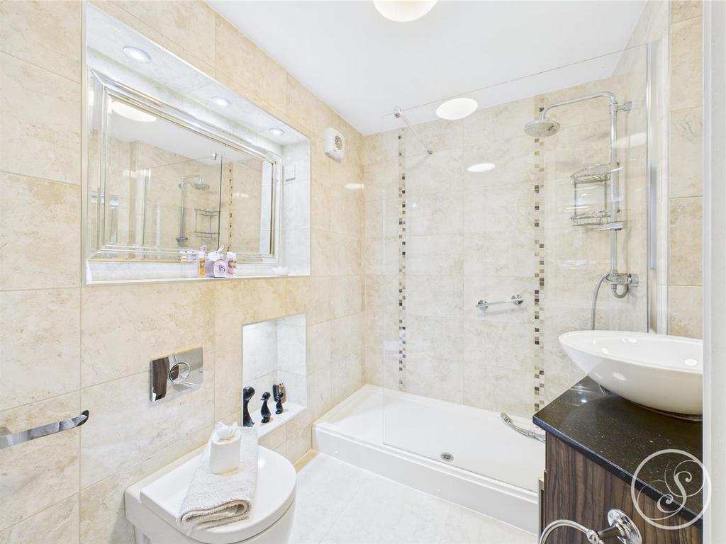 En-suite 1