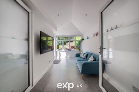 17 Braemar Road, Solihull, B92 8BU