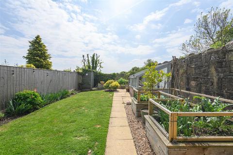 3 bedroom cottage for sale, 1 Grasmere Grove, Norwood Green, HX3 8QW