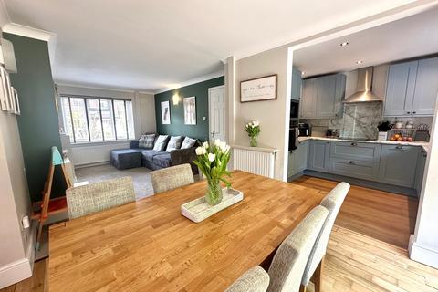 12 Claverton Close, Bovingdon, Hemel Hempstead, HP3 0QP
