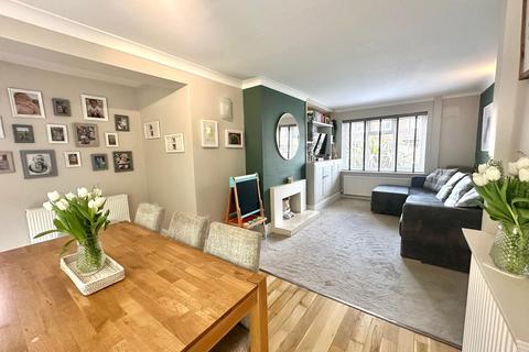 12 Claverton Close, Bovingdon, Hemel Hempstead, HP3 0QP