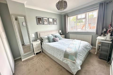 12 Claverton Close, Bovingdon, Hemel Hempstead, HP3 0QP