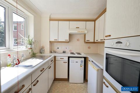 1 bedroom retirement property for sale, 14 St. Peters Close, Hove
