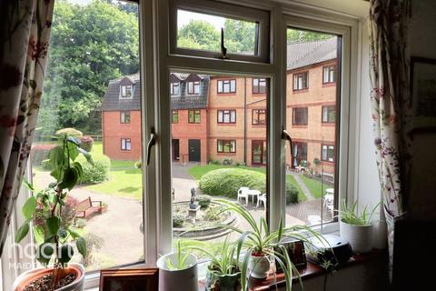 1 bedroom apartment for sale, Shoppenhangers Road, Maidenhead
