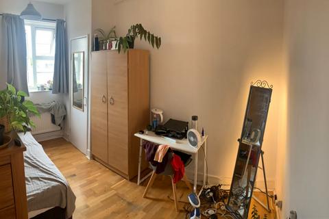 5 bedroom flat share to rent, Candida Court, Clarence Way, Camden, NW1