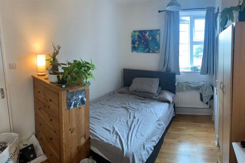 5 bedroom flat share to rent, Candida Court, Clarence Way, Camden, NW1