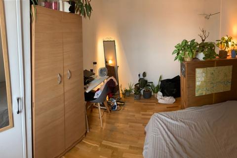 5 bedroom flat share to rent, Candida Court, Clarence Way, Camden, NW1