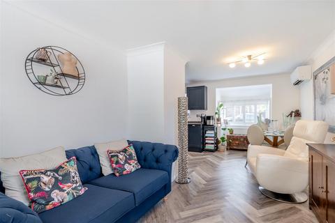 10 Caernarvon Drive, Maidstone, ME15 6FJ