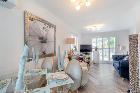 10 Caernarvon Drive, Maidstone, ME15 6FJ