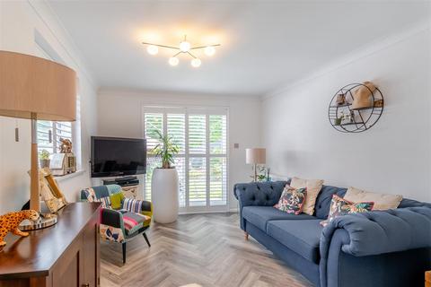 10 Caernarvon Drive, Maidstone, ME15 6FJ