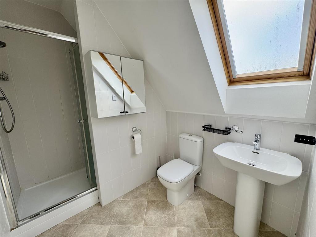 Top floor bath.jpeg