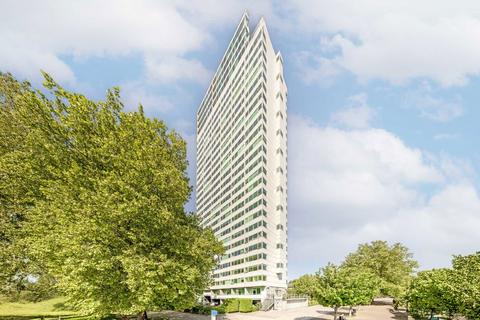 3 bedroom flat for sale, George Beard Road, London SE8
