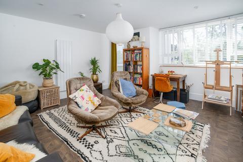 3 bedroom apartment for sale, Gayhurst Road, London E8
