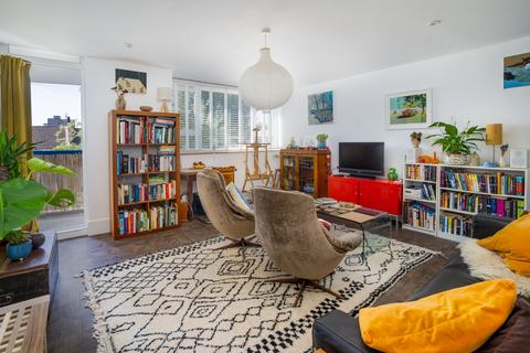 3 bedroom apartment for sale, Gayhurst Road, London E8
