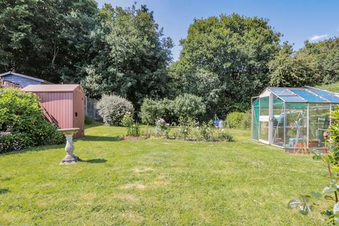 undefined, 1.4 Miles From Etchingham Mainline Station in Hurst Green