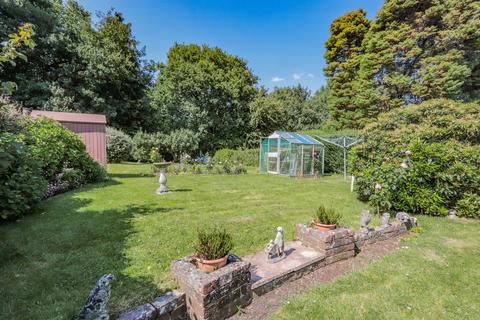 undefined, 1.4 Miles From Etchingham Mainline Station in Hurst Green