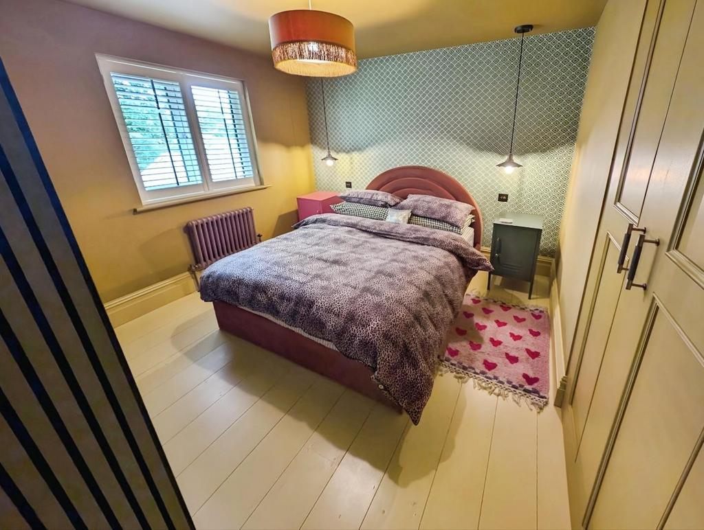 Bed 202.jpg