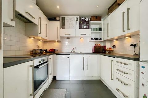 2 bedroom apartment for sale, Prince Regent Road, Hounslow
