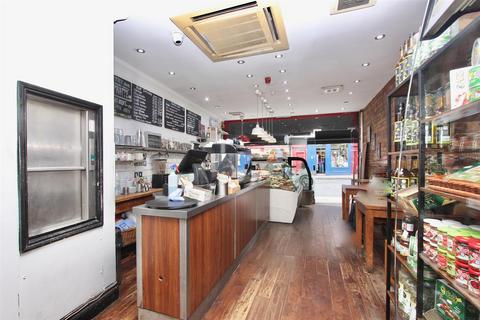 Property to rent, Stoke Newington Church Street, London N16