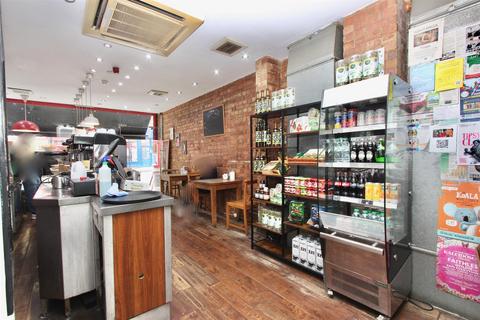 Property to rent, Stoke Newington Church Street, London N16
